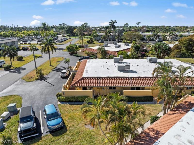 2 bedroom Condominium at 180 Harrison Rd G4, Glades Country Club, Naples — photo 4