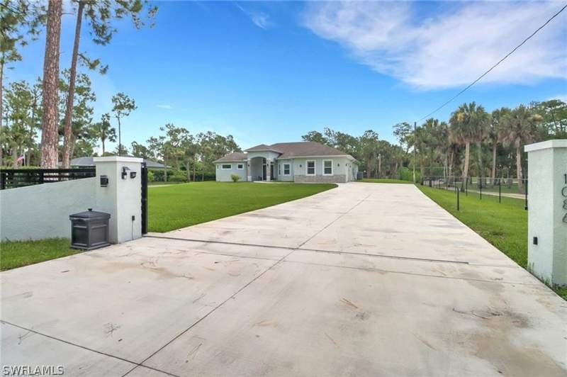 4 bedroom SingleFamilyResidence at 1086 21st St SW, Golden Gate Estates, Naples — photo 4
