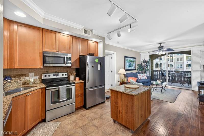 2 bedroom Condominium at 2825 Palm Beach Blvd 215, Alta Mar, Fort Myers — photo 4