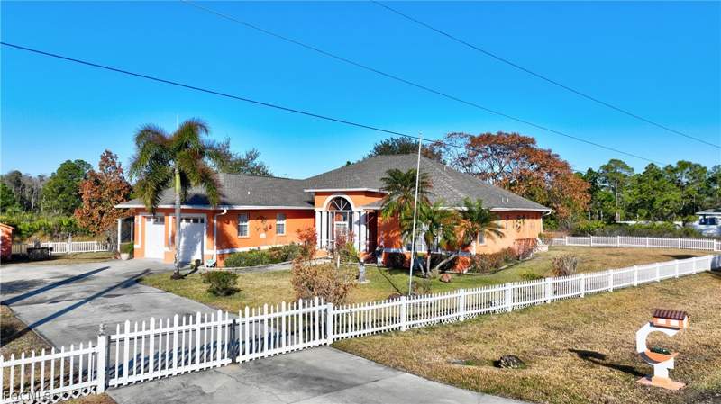 4 bedroom SingleFamilyResidence at 836 Worth Ave S, Lehigh Acres, Lehigh Acres — photo 2