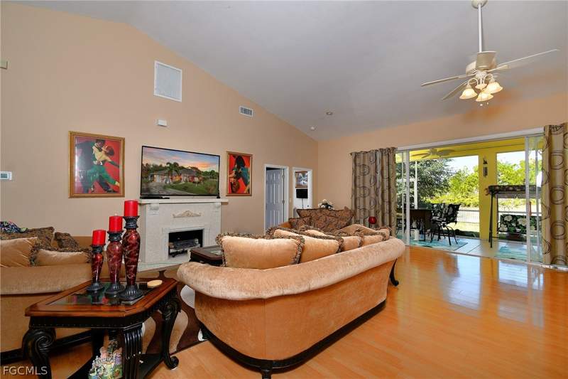 4 bedroom SingleFamilyResidence at 836 Worth Ave S, Lehigh Acres, Lehigh Acres — photo 4