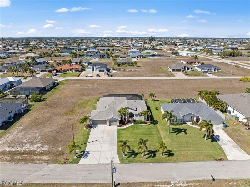 4 bedroom SingleFamilyResidence at 1036 NW 33rd Ave, Cape Coral, Cape Coral — photo 2