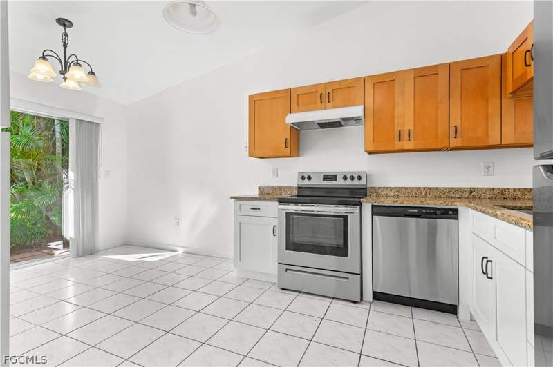 3 bedroom Detached at 6479 Royal Woods Dr, Royal Woods, Fort Myers — photo 4