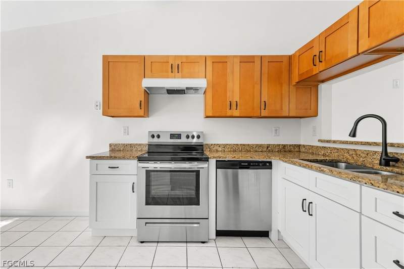 3 bedroom Detached at 6479 Royal Woods Dr, Royal Woods, Fort Myers — photo 5
