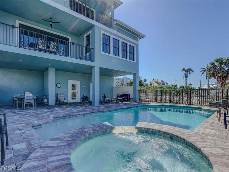 4 bedroom SingleFamilyResidence at 8327 Estero Blvd, Laguna Shores, Fort Myers Beach — photo 3