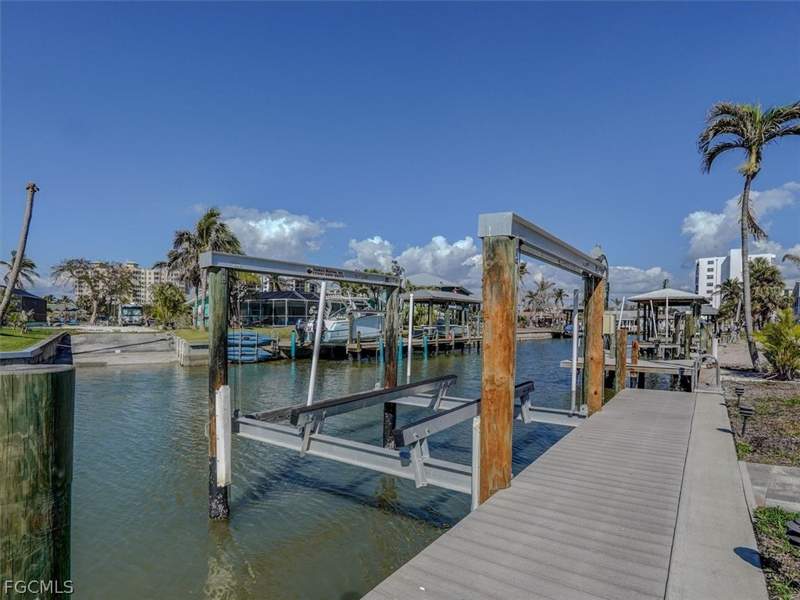 4 bedroom SingleFamilyResidence at 8327 Estero Blvd, Laguna Shores, Fort Myers Beach — photo 5