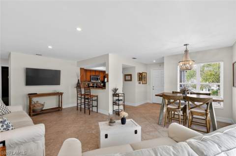 523 Club Side Dr 2-523, Naples FL - photo 6 of 33