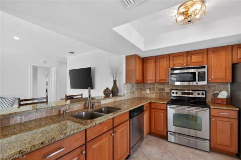 523 Club Side Dr 2-523, Naples FL - photo 9 of 33
