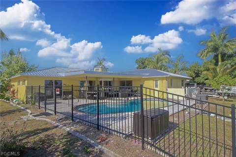 147 Coral Dr, Fort Myers FL - photo 8 of 37