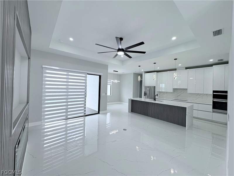 4 bedroom SingleFamilyResidence at 213 Kismet Pkwy E, Cape Coral, Cape Coral — photo 3