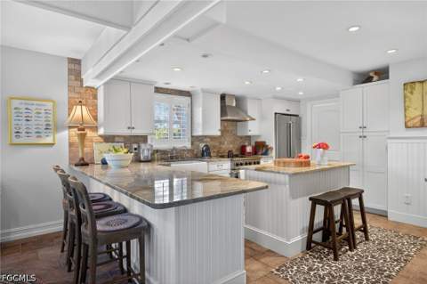 6143 Castaways Ln, Sanibel FL - photo 6 of 37