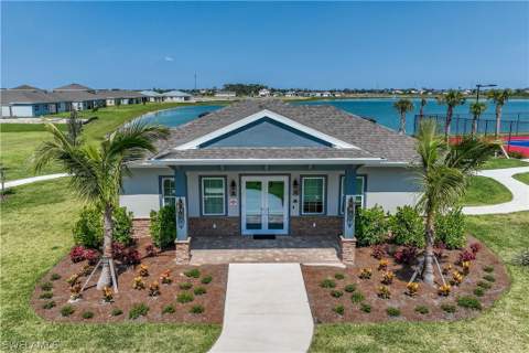 555 Spring Hill Lake Loop, Cape Coral FL - photo 19 of 36
