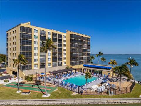 400 Lenell Rd 107, Fort Myers Beach FL - photo 15 of 25