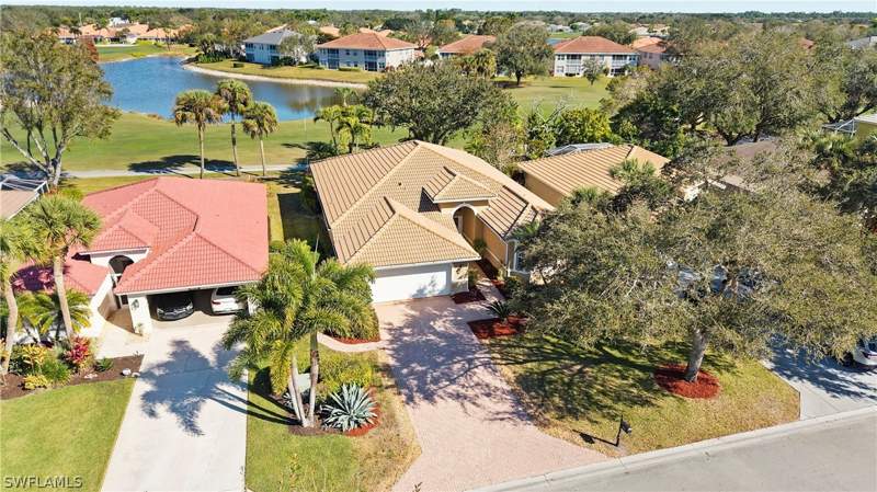 3 bedroom SingleFamilyResidence at 2237 Heritage Greens Dr, Heritage Greens, Naples — photo 2