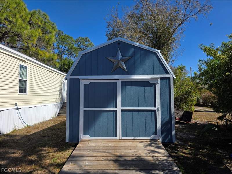 2 bedroom ManufacturedHome at 8085 Hart Dr, Suncoast Estate, North Fort Myers — photo 2
