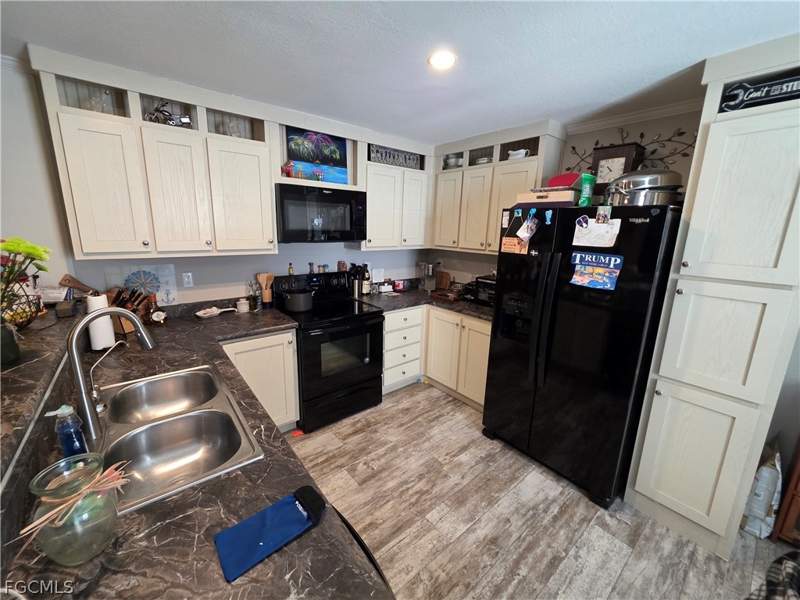 2 bedroom ManufacturedHome at 8085 Hart Dr, Suncoast Estate, North Fort Myers — photo 4