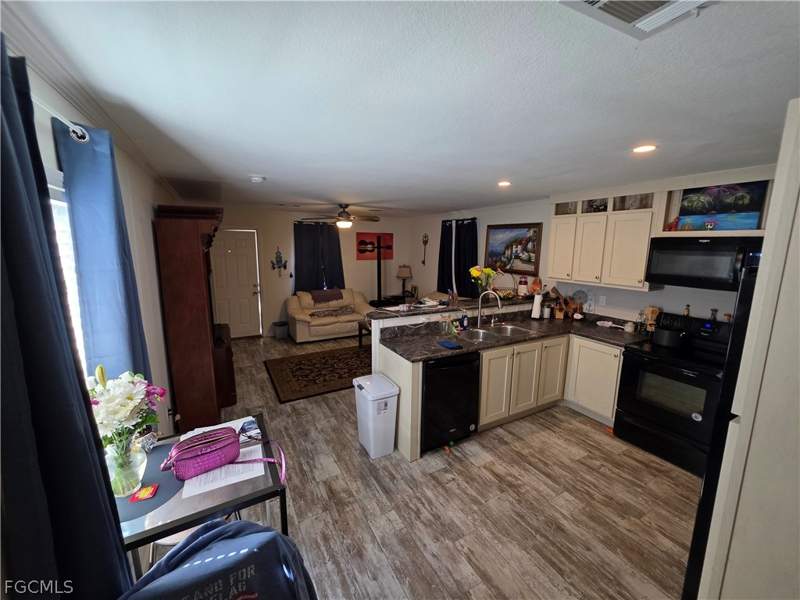 2 bedroom ManufacturedHome at 8085 Hart Dr, Suncoast Estate, North Fort Myers — photo 5