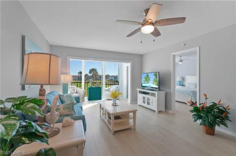 13 High Point Cir N 203, Naples FL - photo 7 of 34