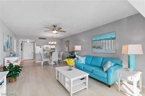13 High Point Cir N 203, Naples FL - photo 8 of 34