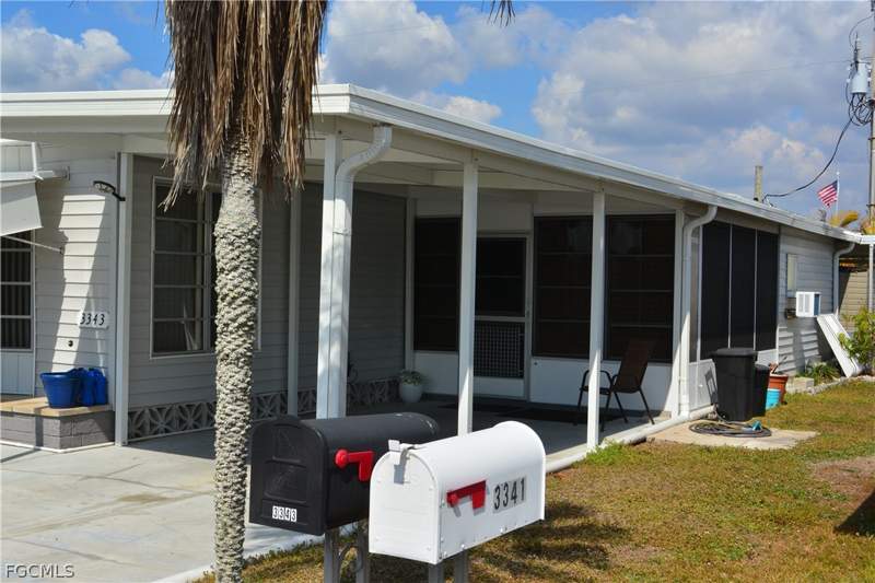 2 bedroom ManufacturedHome at 3343 Rainbow Ln, Leesure Village, North Fort Myers — photo 2
