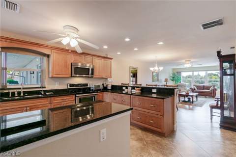 208 Cape Coral Pkwy E 208, Cape Coral FL - photo 7 of 22