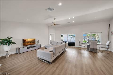 4610 SW 9th Pl, Cape Coral FL - photo 8 of 37