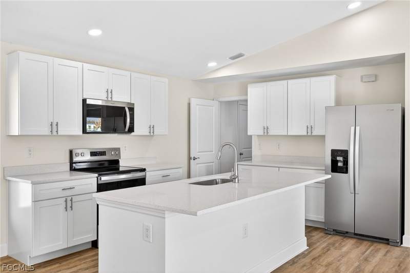 3 bedroom SingleFamilyResidence at 2817 NW 20th Ave, Cape Coral, Cape Coral — photo 3