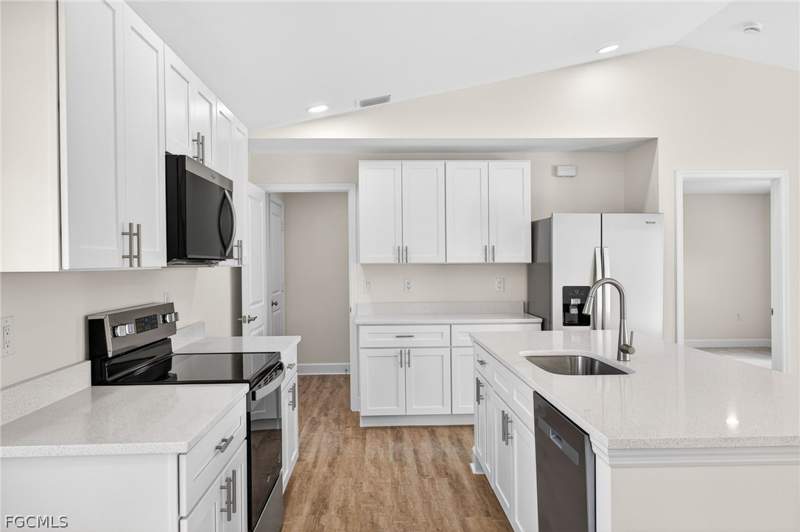 3 bedroom SingleFamilyResidence at 2817 NW 20th Ave, Cape Coral, Cape Coral — photo 4