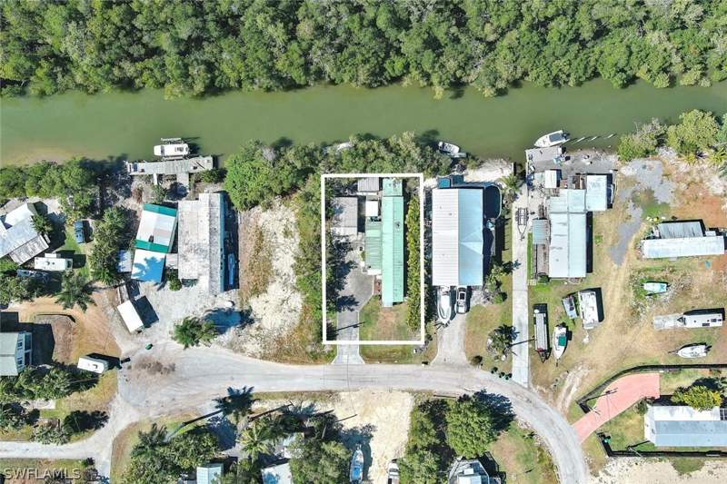 3 bedroom ManufacturedHome at 33 Plantation Dr, Plantation Island, Everglades City — photo 2