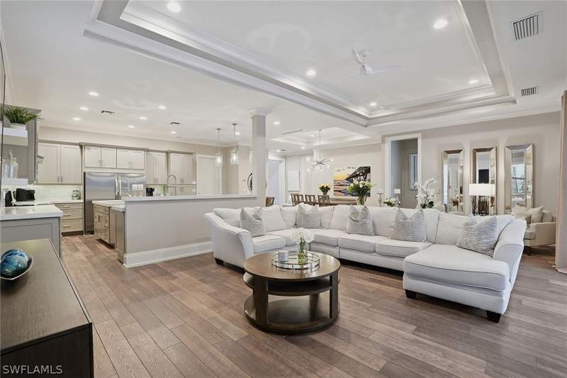 4 bedroom SingleFamilyResidence at 2867 Coco Lakes Dr, Coco Lakes, Naples — photo 4
