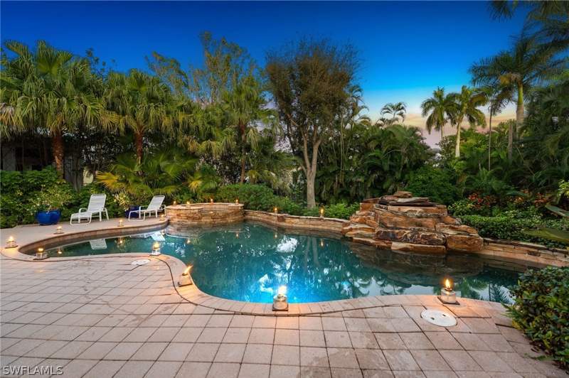 5 bedroom SingleFamilyResidence at 368 Hawser Ln, Moorings, Naples — photo 3