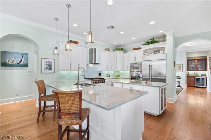 5 bedroom SingleFamilyResidence at 368 Hawser Ln, Moorings, Naples — photo 4