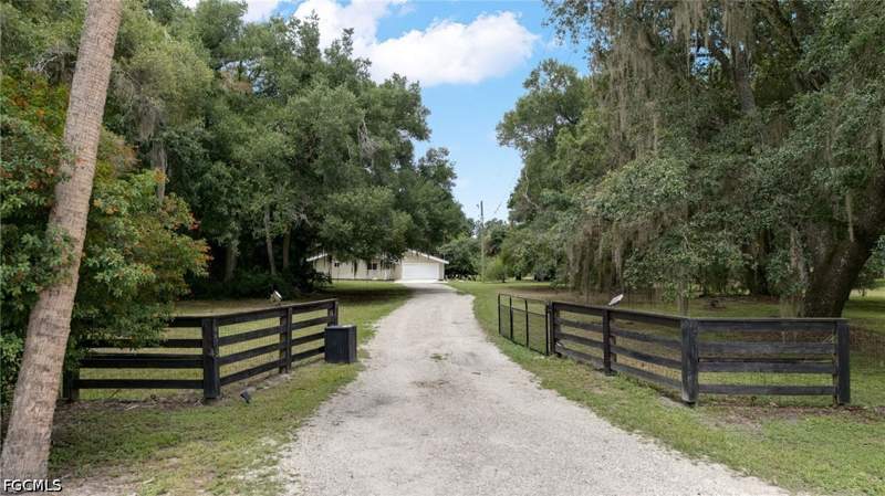 3 bedroom SingleFamilyResidence at 4613 Orange River Loop Rd, Citrus River Estates, Fort Myers — photo 3