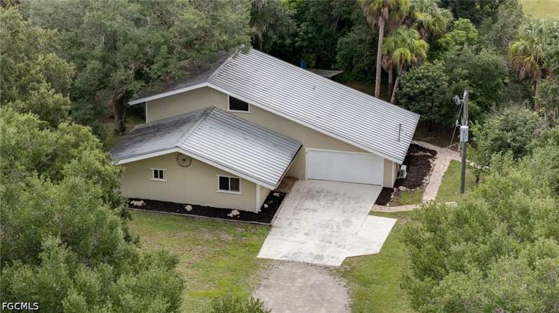 3 bedroom SingleFamilyResidence at 4613 Orange River Loop Rd, Citrus River Estates, Fort Myers — photo 4