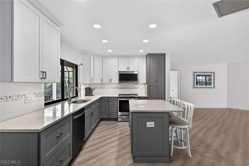 3 bedroom SingleFamilyResidence at 1312 Par View Dr, Beachview Country Club Estates, Sanibel — photo 4