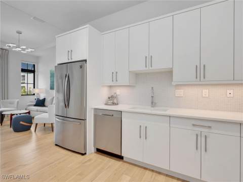 101 8th St S 201, Naples FL - photo 12 of 32