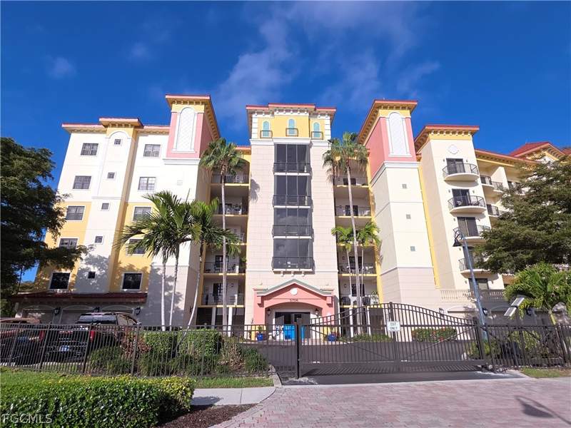 2 bedroom Condominium at 5706 Cape Harbour Dr 211, Cape Harbour, Cape Coral — photo 2