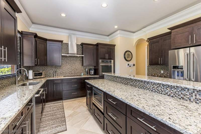 5 bedroom SingleFamilyResidence at 2135 Par Dr, Valencia Country Club, Naples — photo 4