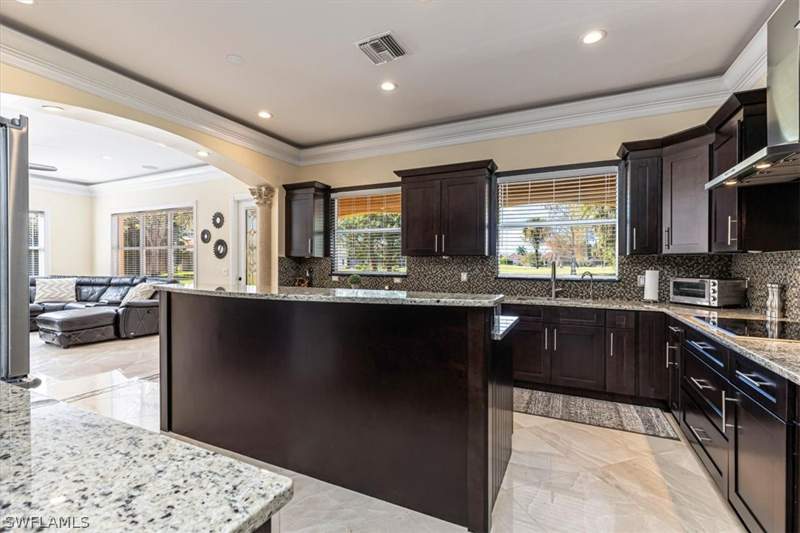 5 bedroom SingleFamilyResidence at 2135 Par Dr, Valencia Country Club, Naples — photo 5