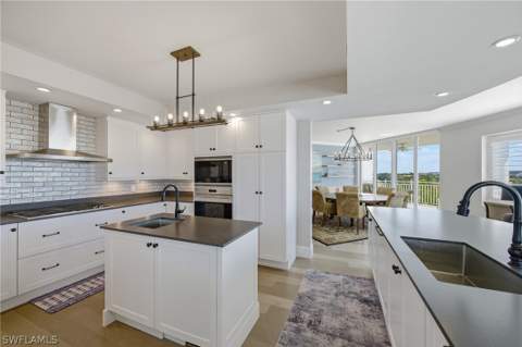 13665 Vanderbilt Dr 501, Naples FL - photo 8 of 30