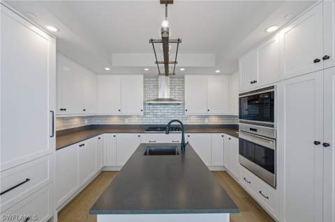 13665 Vanderbilt Dr 501, Naples FL - photo 9 of 30