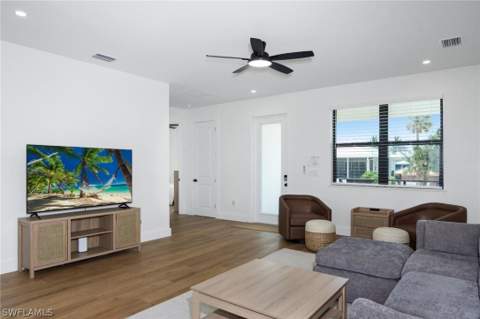 170 Washington Ave, Fort Myers Beach FL - photo 9 of 39