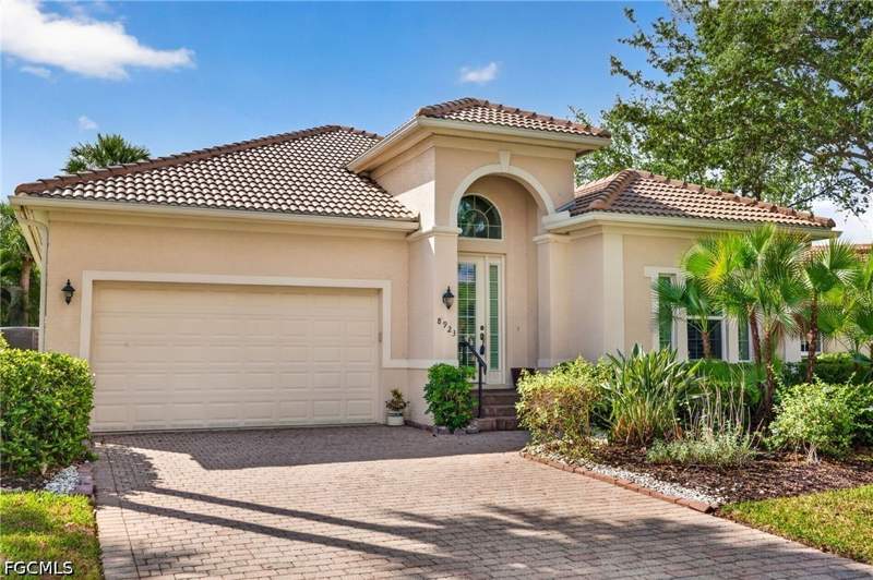 2 bedroom SingleFamilyResidence at 8923 Dartmoor Way, Crown Colony, Fort Myers — photo 2