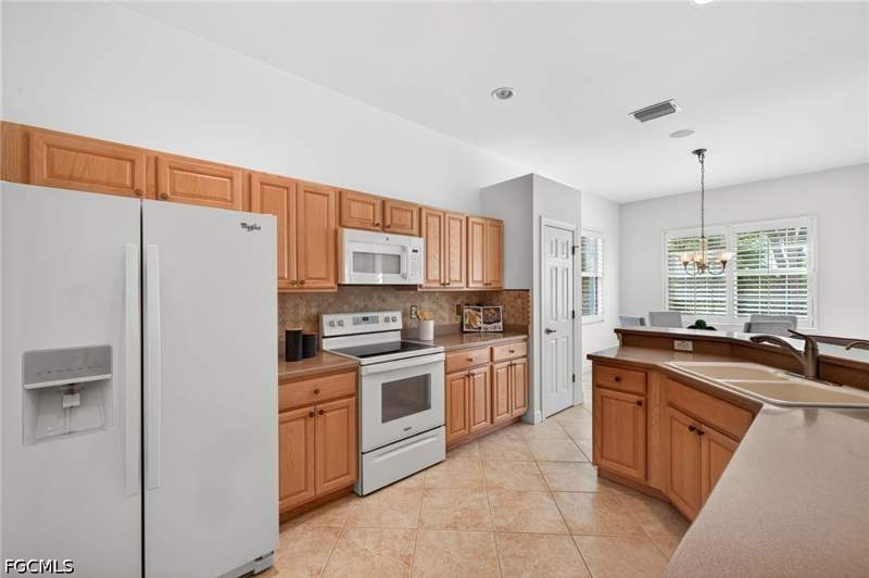 2 bedroom SingleFamilyResidence at 8923 Dartmoor Way, Crown Colony, Fort Myers — photo 3