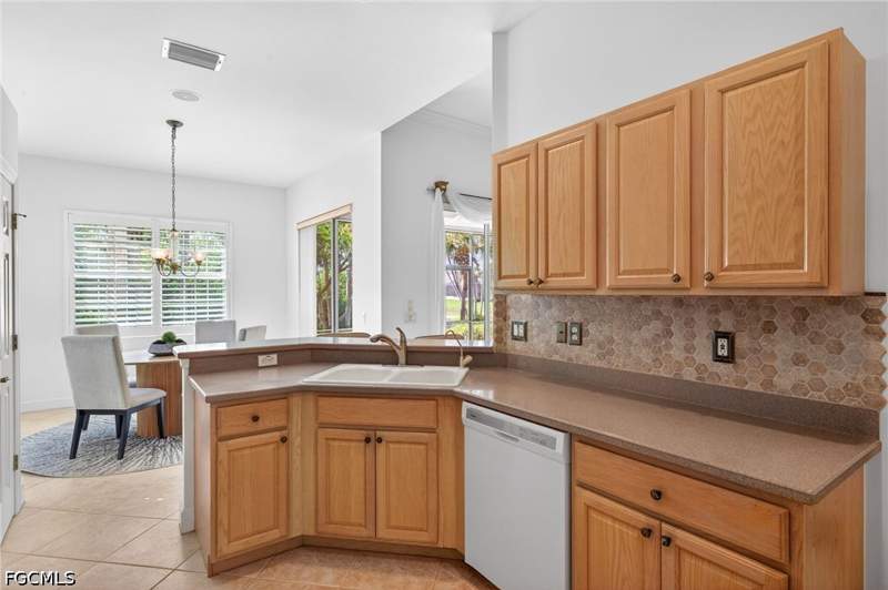 2 bedroom SingleFamilyResidence at 8923 Dartmoor Way, Crown Colony, Fort Myers — photo 4
