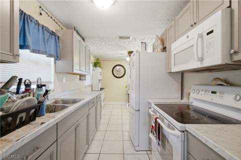 3807 Highland Ave, Fort Myers FL - photo 6 of 20
