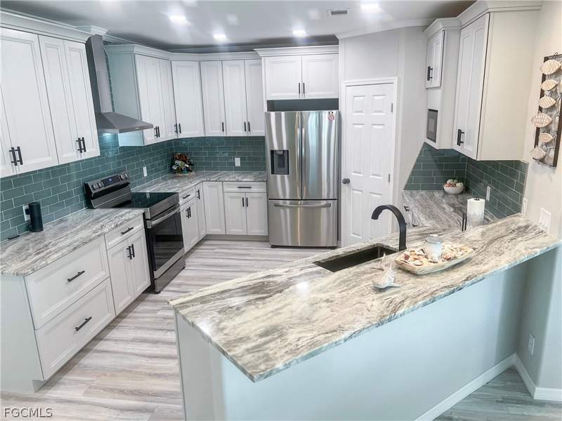 3 bedroom ManufacturedHome at 17561 Canal Cove Ct, Bayside Estates, Fort Myers Beach — photo 4