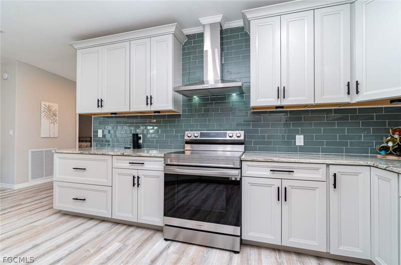 3 bedroom ManufacturedHome at 17561 Canal Cove Ct, Bayside Estates, Fort Myers Beach — photo 5
