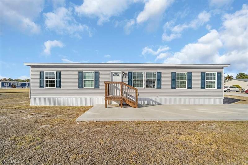 3 bedroom ManufacturedHome at 864 Yacht Club Way NW, Moore Haven, Moore Haven — photo 5