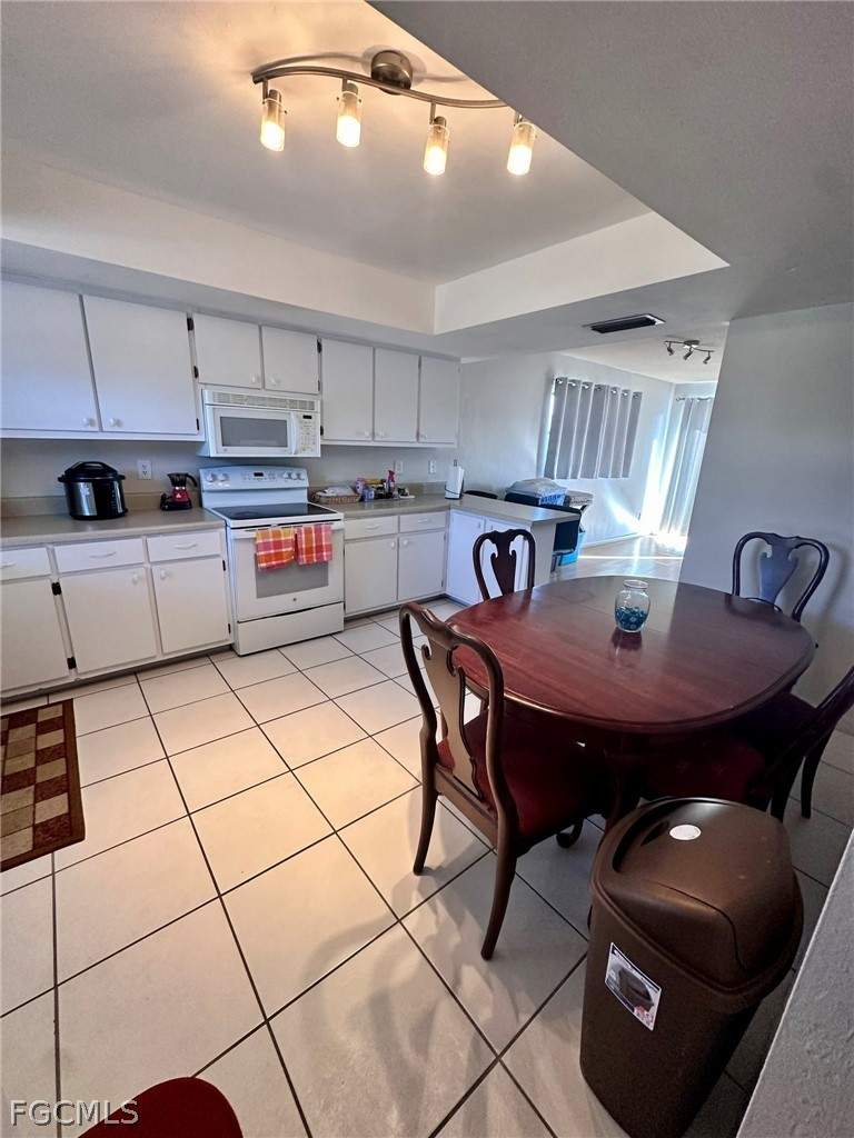 2 bedroom Condominium at 5917 Littlestone Ct 201, Lochmoor On The Green Condo, North Fort Myers — photo 4